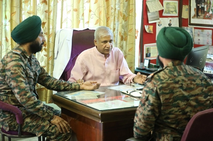 Vaidyaratnam Dr. Rakesh Agarwal &mdash; photograph 1